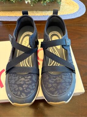 Ryka Navy Blue Mary Jane Comfort Sneakers size 8 Kallie  Leporad